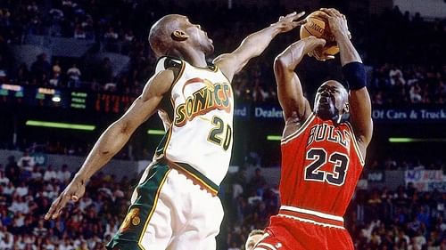 Gary Payton vs Michael Jordan (right)