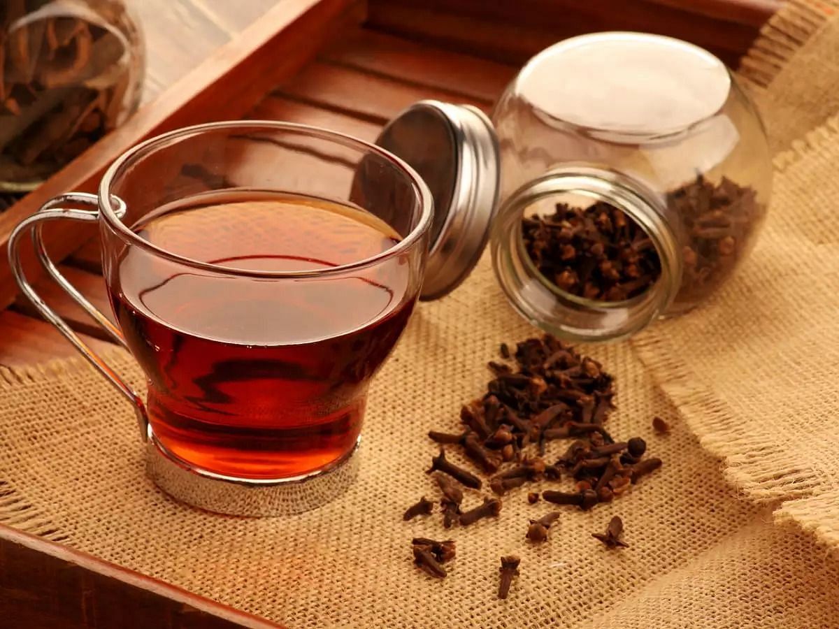 Clove tea benefits (Image via Getty Images)