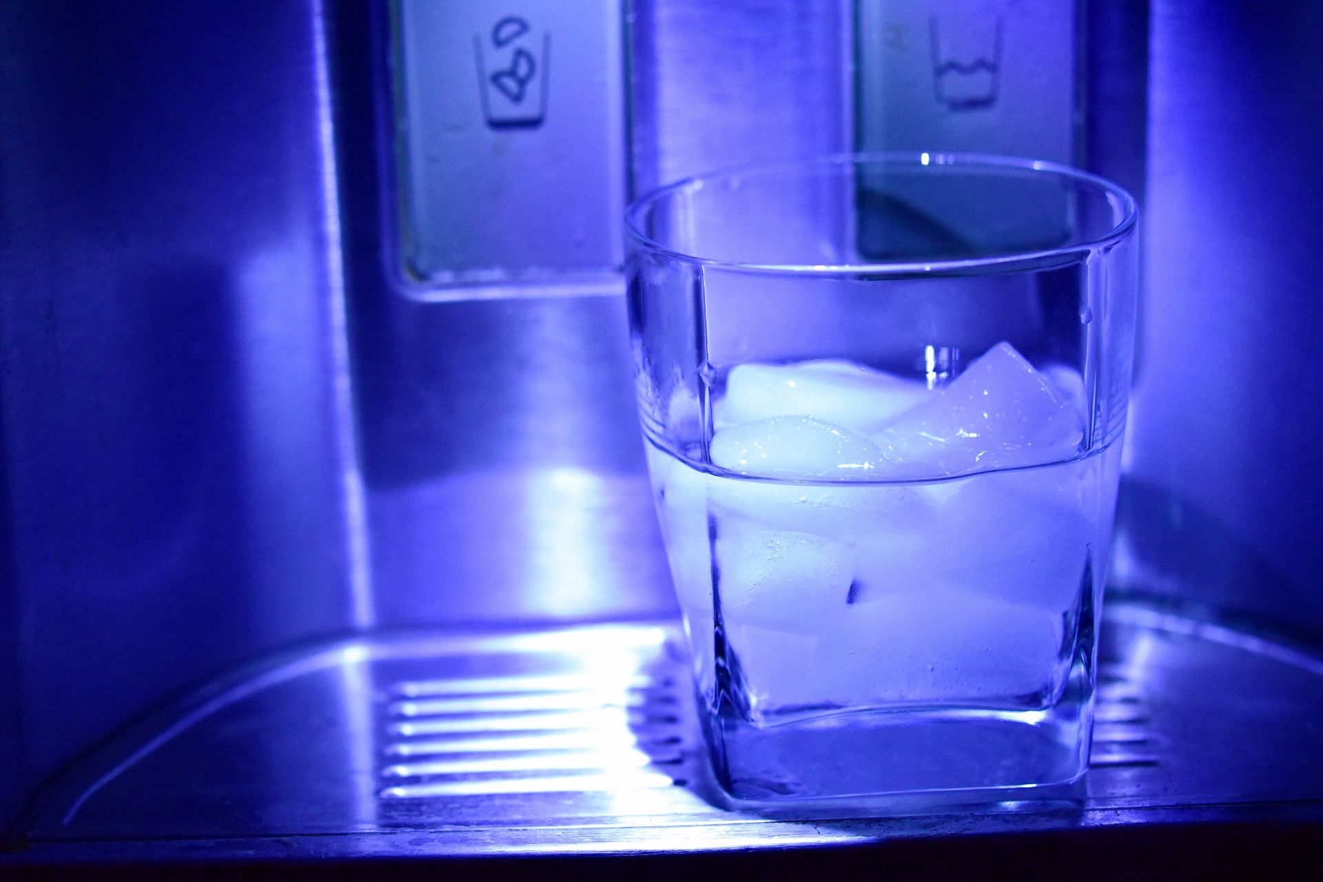Ice water can cause Raynaud&#039;s trigger (Image via Unsplash/Jason Mitrione)