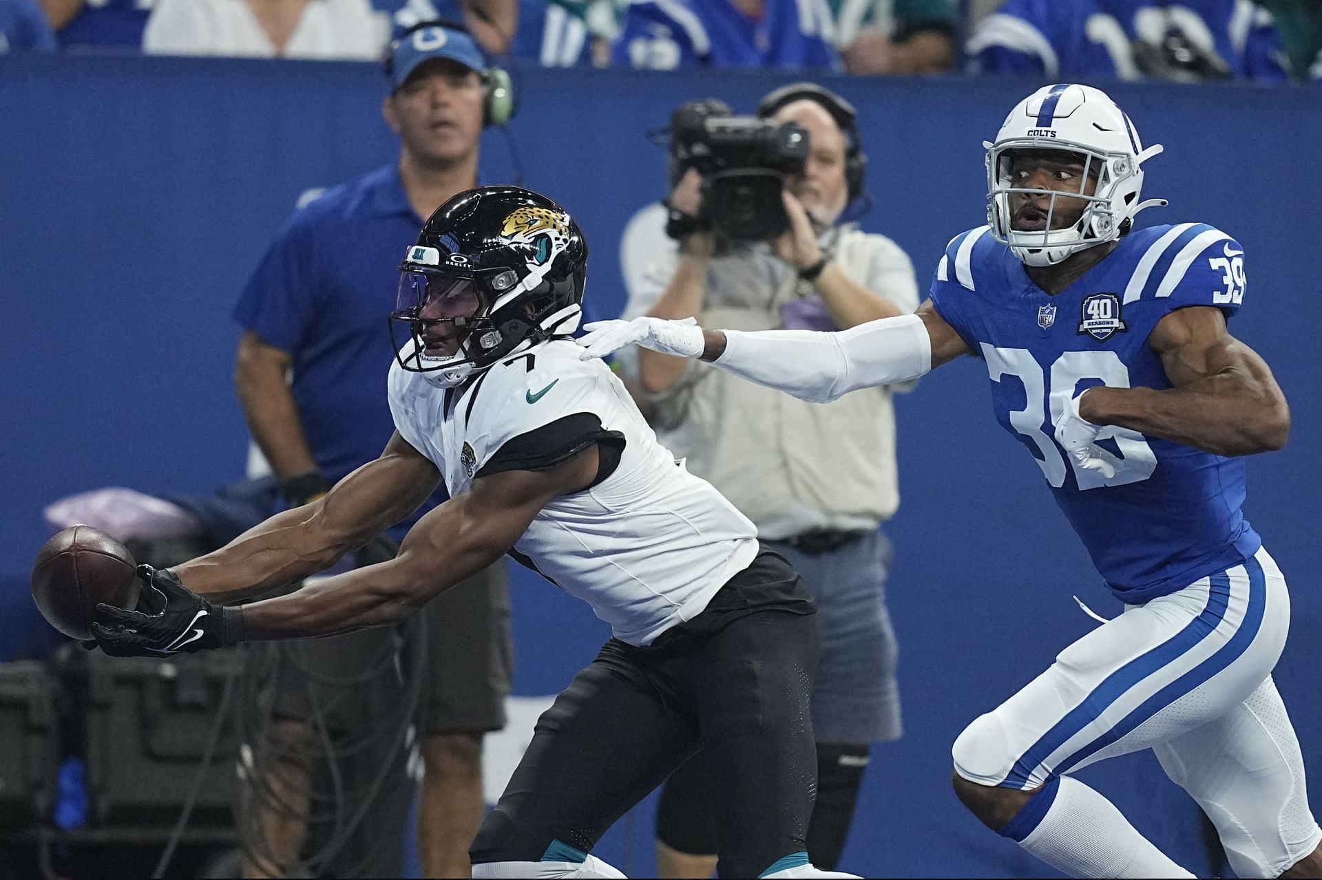 Is Zay Jones playing Sunday? Latest Week 3 injury updates for