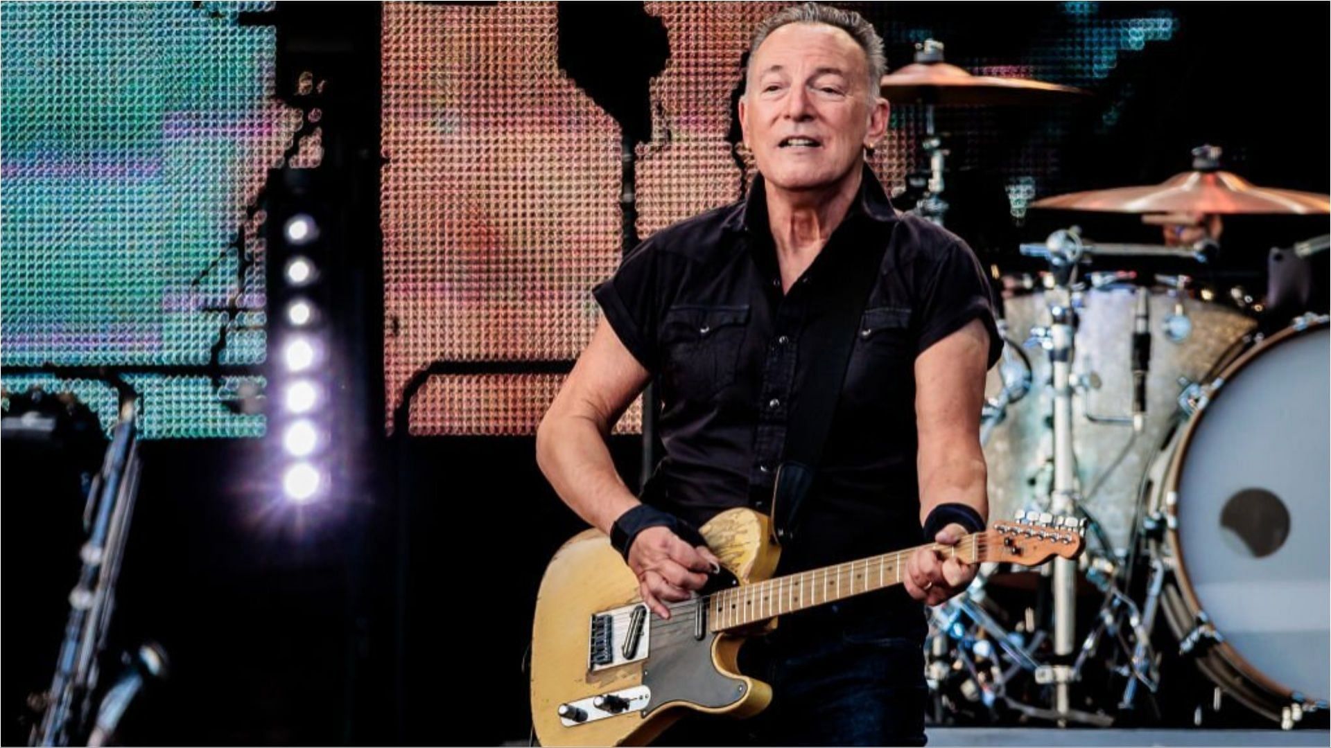 Bruce Springsteen has postponed his shows scheduled for September 2023 (Image via Sergione Infuso/Getty Images)