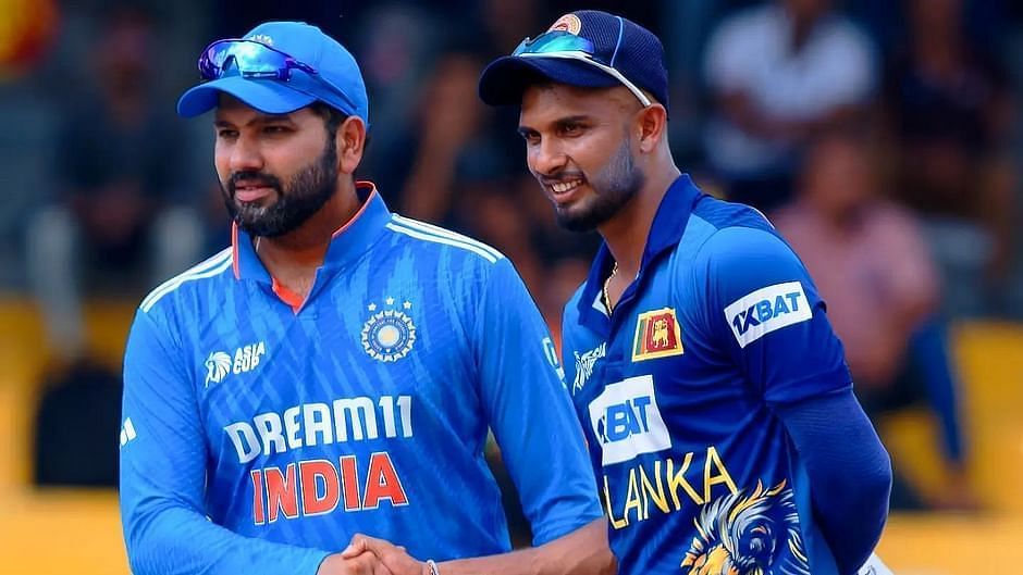 भारतीय कप्तान रोहित शर्मा और श्रीलंकाई कप्तान दसुन शनाका (Photo Courtesy : AFP)