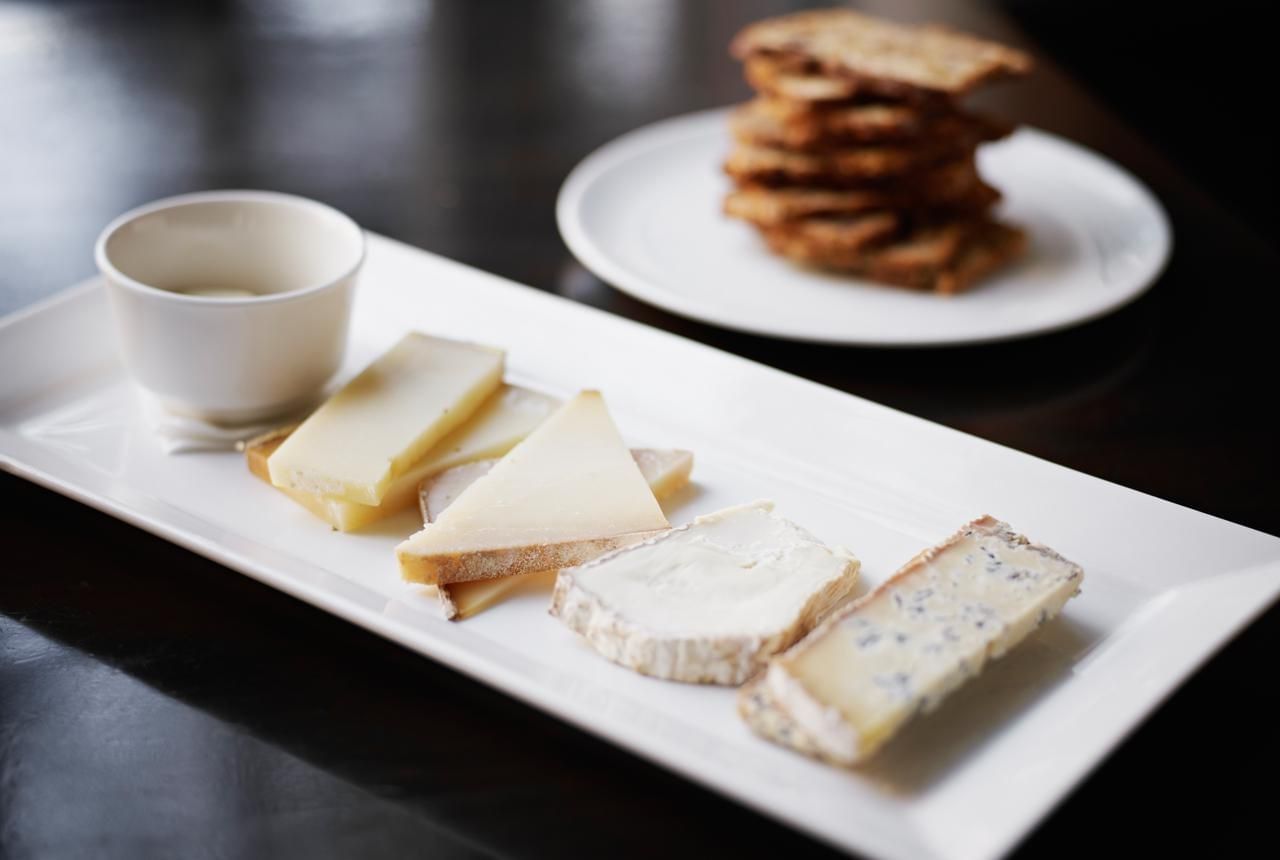 Cheese low in fat (Image via Getty Images)