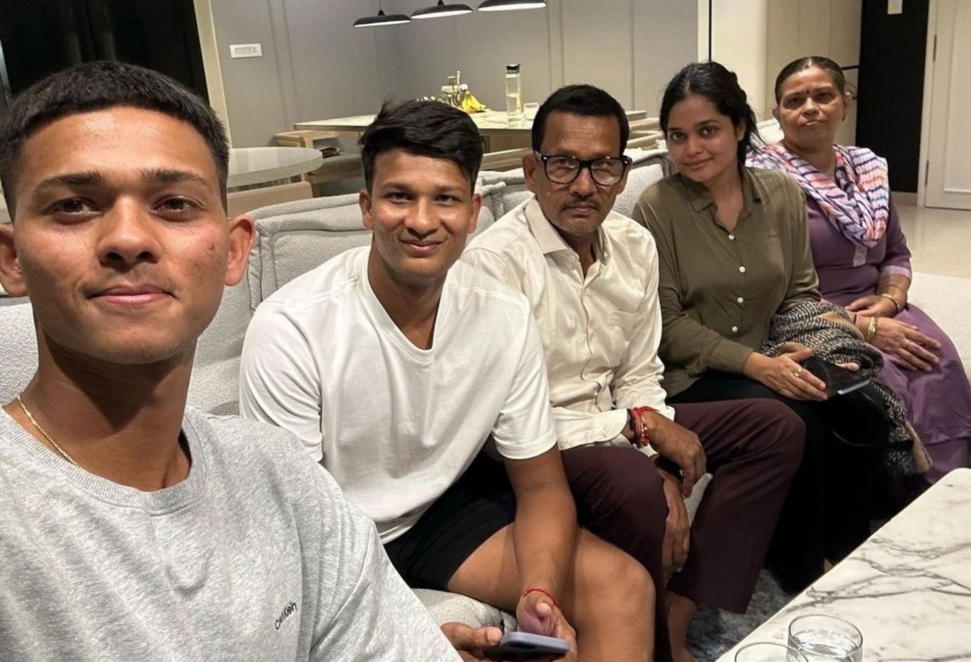 Yashasvi Jaiswal with his family members. 