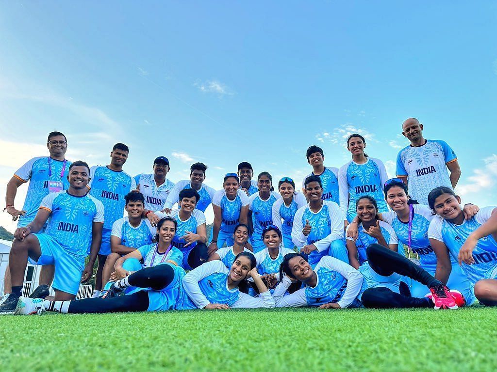 Jemimah Rodrigues with Indian teammates. Courtesy: Rodrigues Instagram