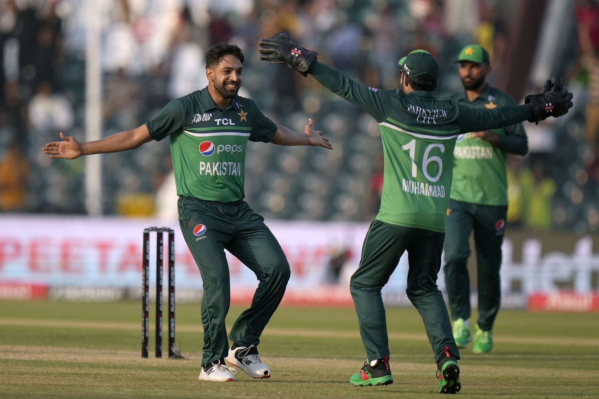पाकिस्तान के तेज गेंदबाजों ने बांग्लादेश को ढेर कर दिया