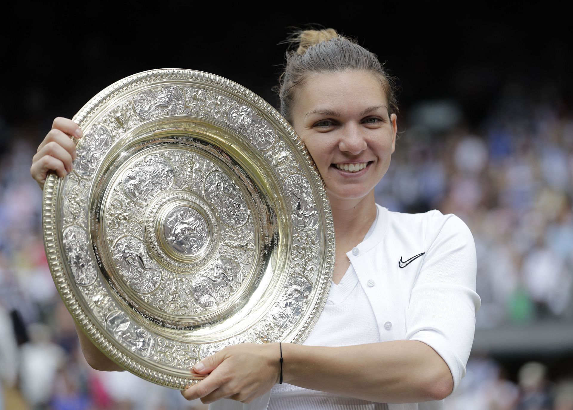 Halep holds the Wimbledon trophy