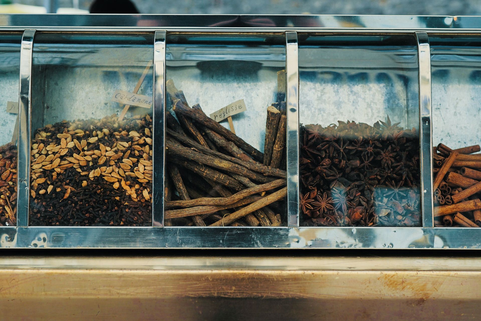 Licorice root is among the most popular medicinal herbs (Image via Unsplash/Erwan Hesry)