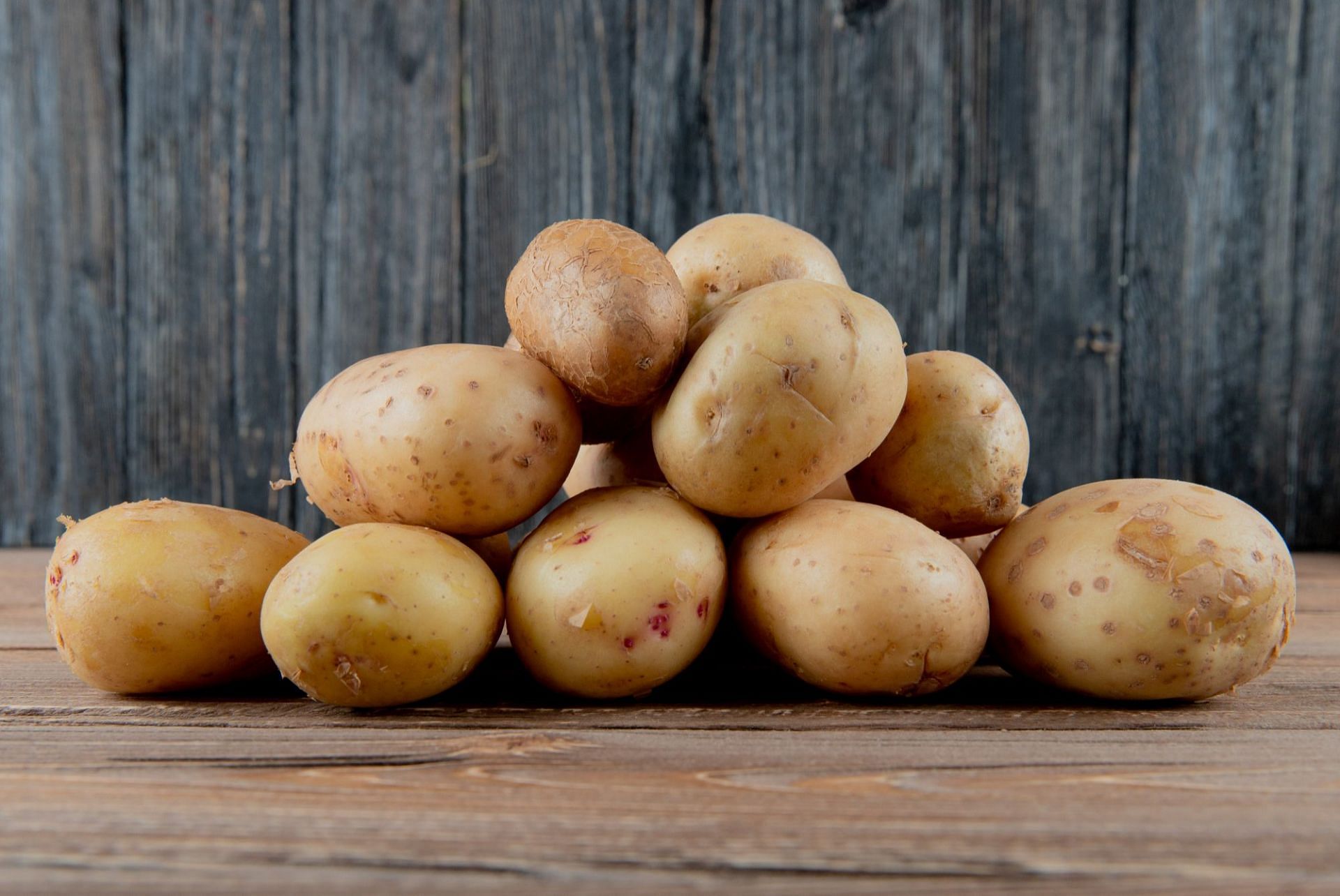 Are sprouted potatoes good for health? (Image by stockking on Freepik)
