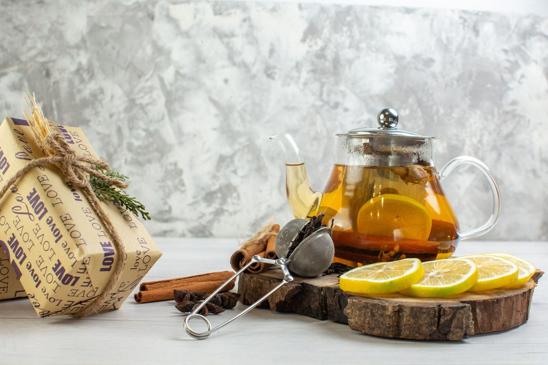 Adding these teas promotes lung and respiratory tract health (Image by KamranAydinov on Freepik)