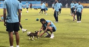 Asia Cup 2023 : प्रैक्टिस सेशन के दौरान विराट कोहली को मिला 'नया दोस्त', दोनों साथ में फुटबॉल खेलते आये नजर