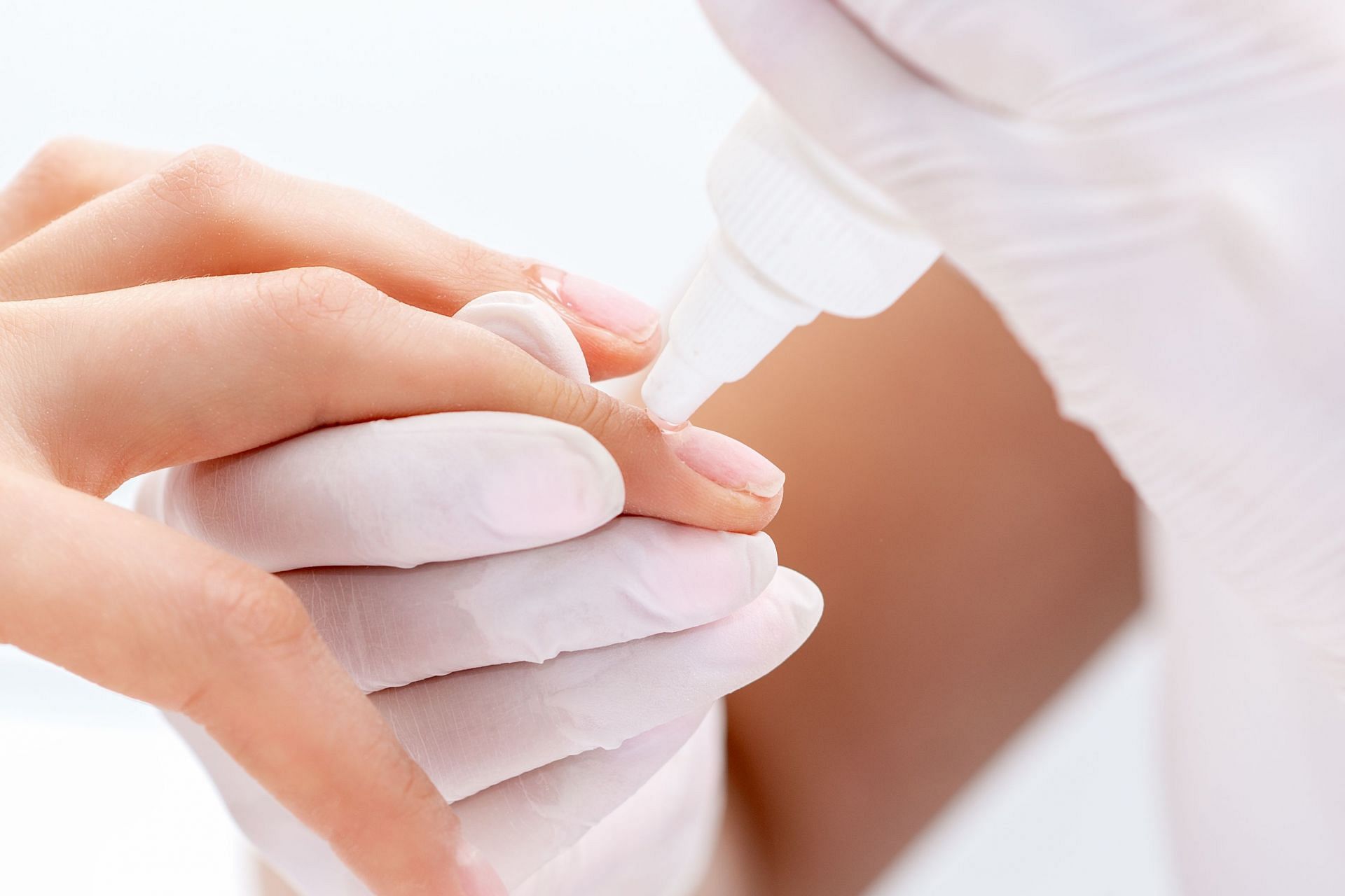 How to get nail glue off skin (Image via Getty Image/Okshukuruza)
