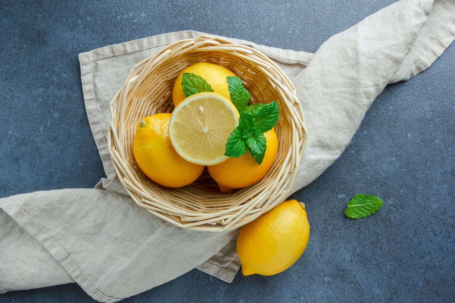 Lemon for liver (Image by 8photo on Freepik)