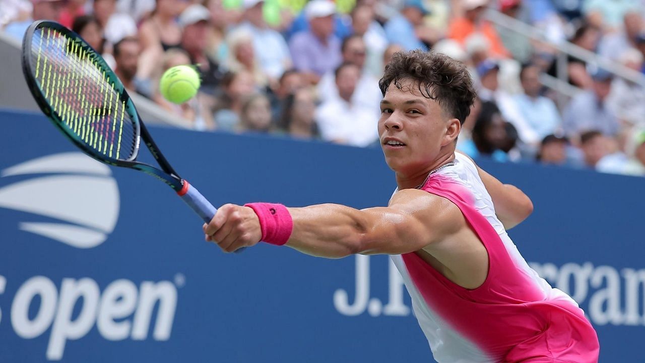 Ben Shelton retrieves a ball at the 2023 US Open