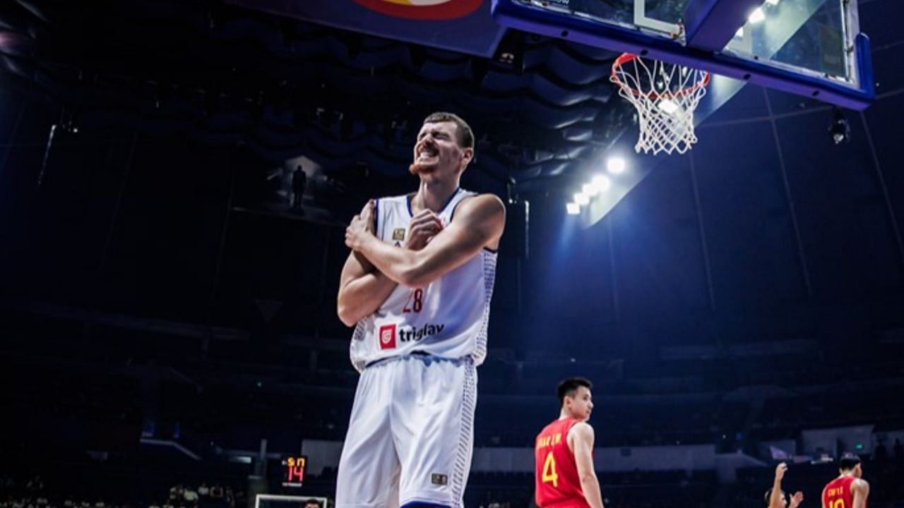 Borisa Simanic during a game between Serbia and China at the 2023 FIBA World Cup.