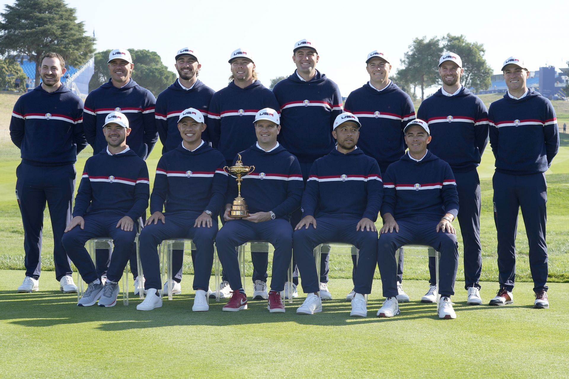 The United States team poses for the cameras (Image via AP Photo)