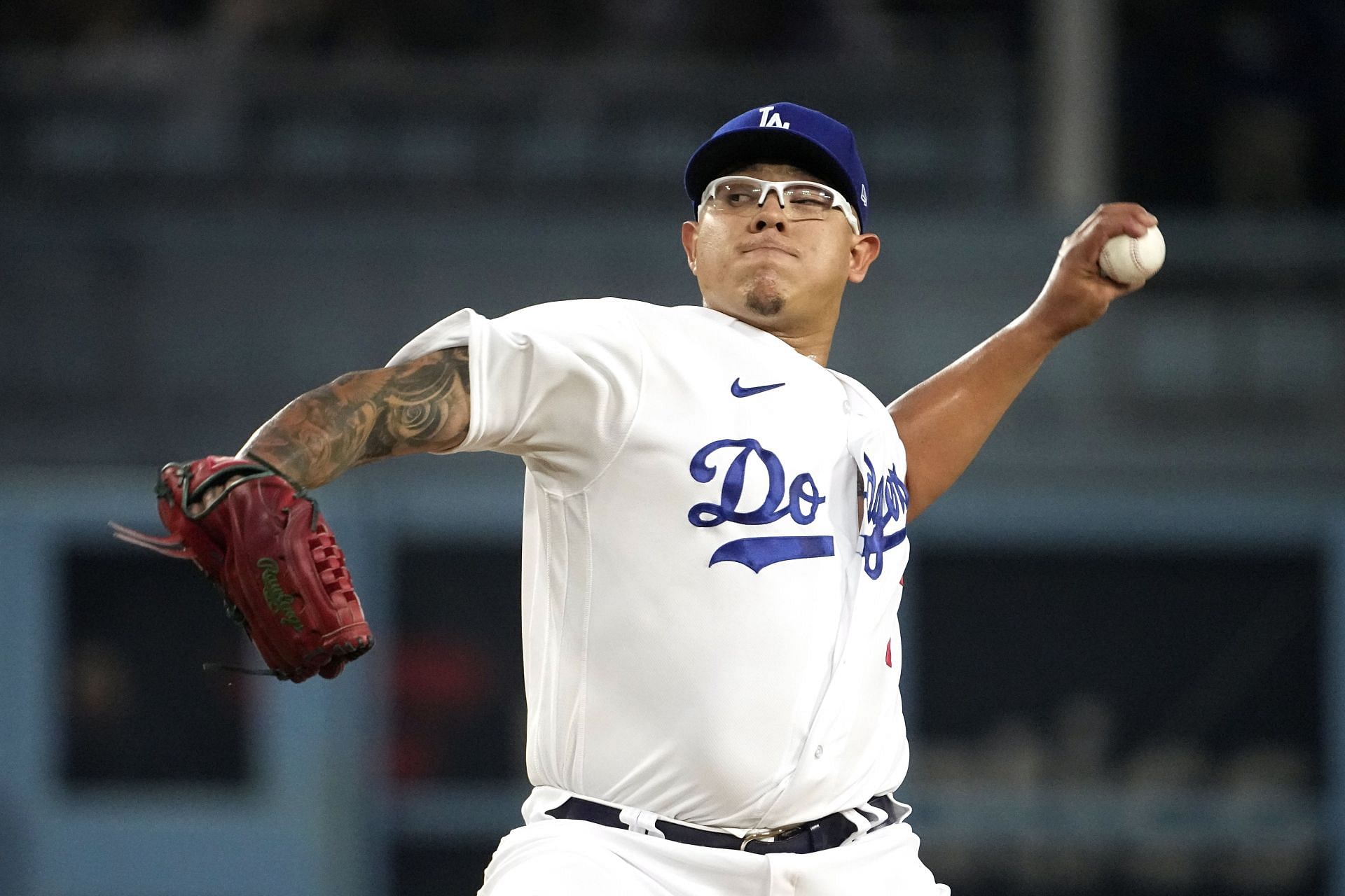 Hernández: Julio Urías is the ace the Dodgers desperately need. He