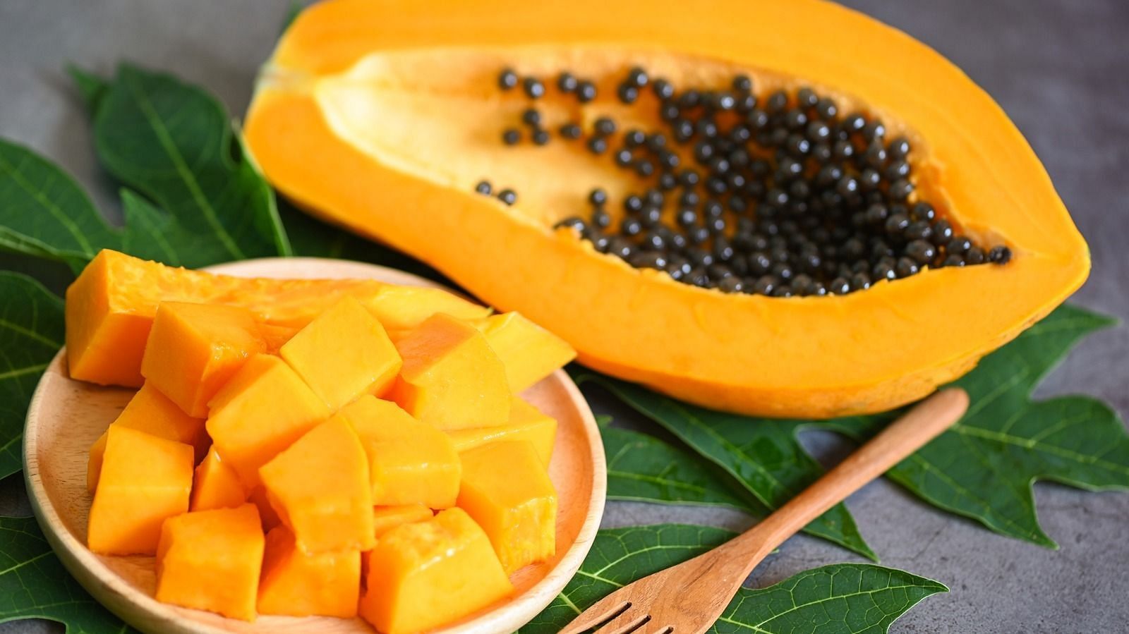 Weight loss with papaya (Image via Getty Images)