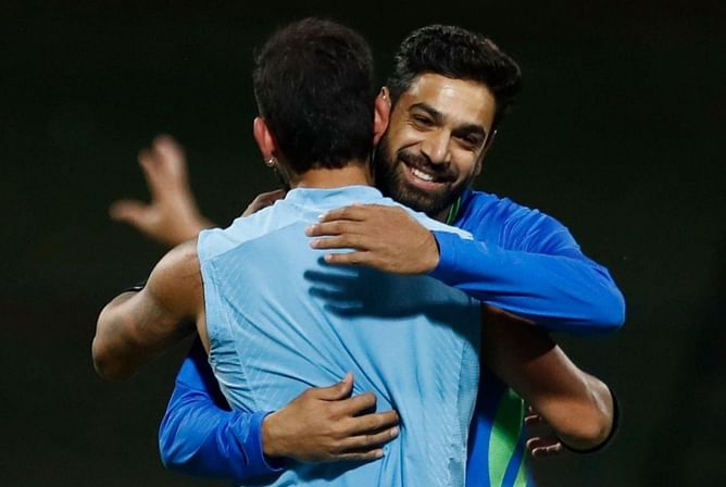 [Watch] Virat Kohli and Haris Rauf embrace each other during a practice session on the eve of IND vs PAK clash in Asia Cup 2023