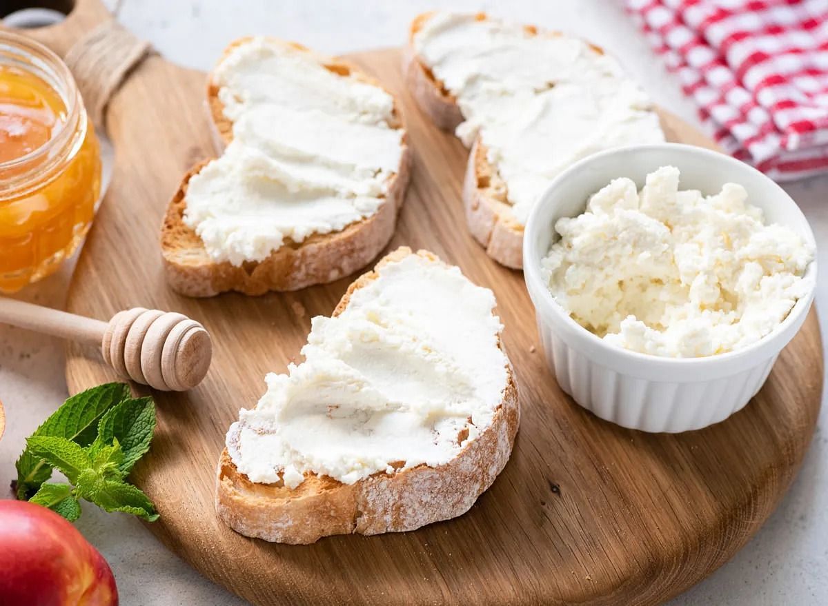 Cheese low in fat (Image via Getty Images)