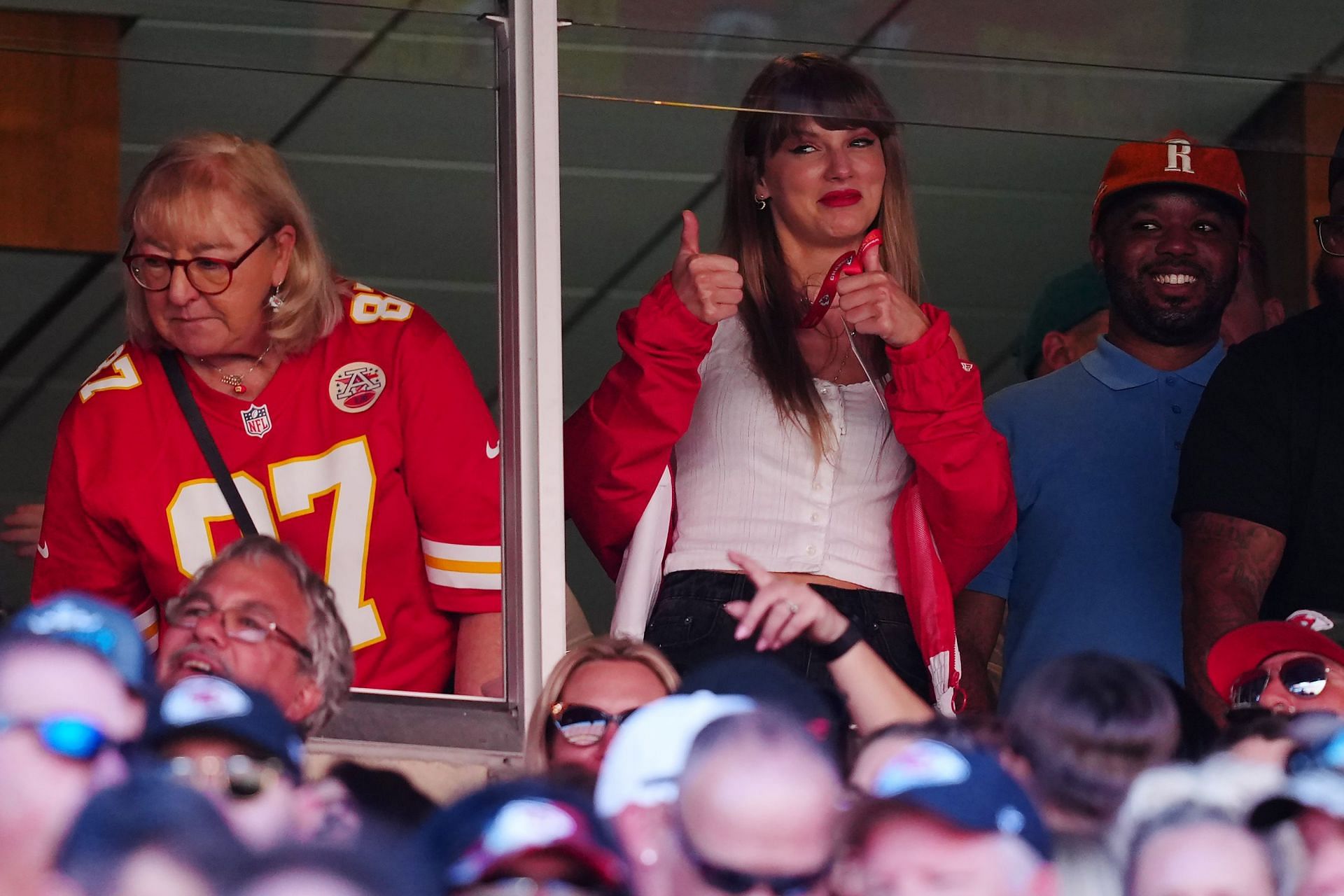 Taylor Swift to attend Chiefs-Jets Sunday Night Football game reports say