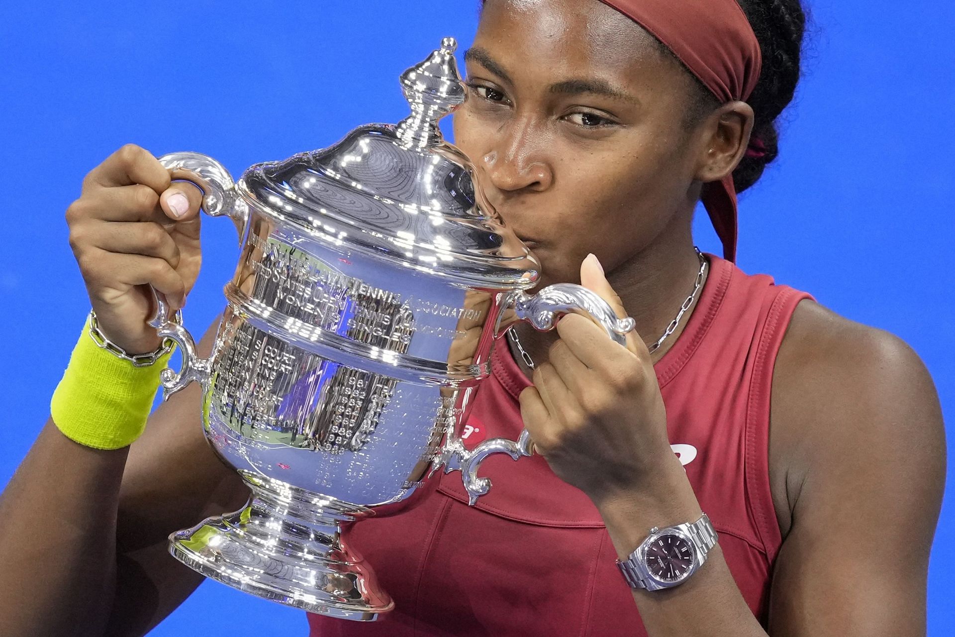 Coco Gauff with her US Open trophy