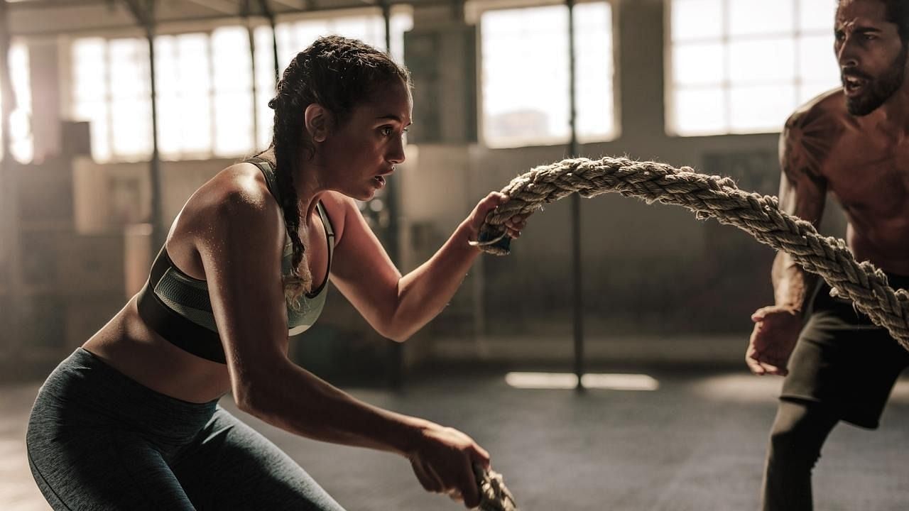 Working out (Image via Getty Images)