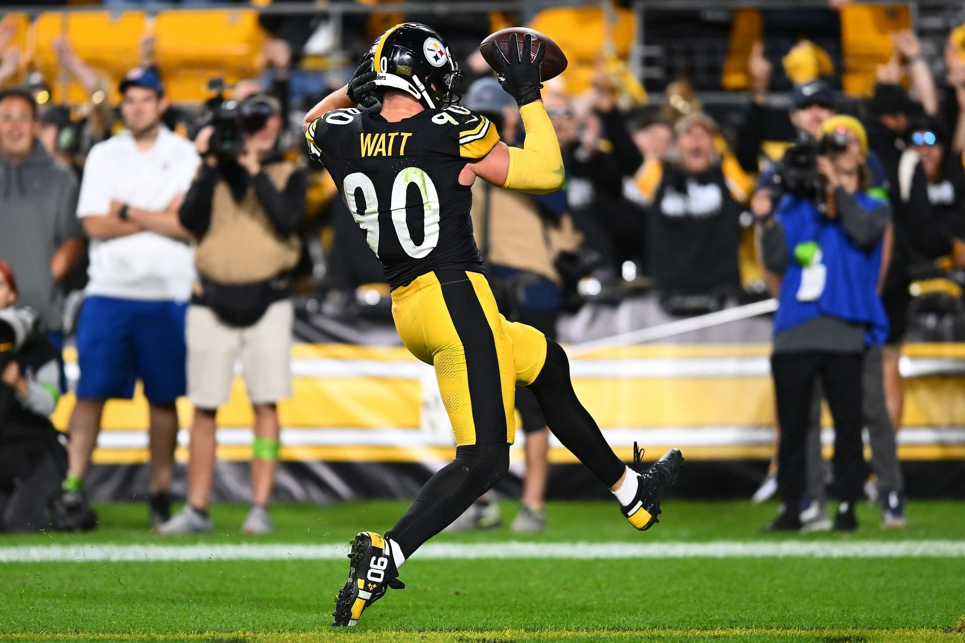 T.J. Watt sets Steelers sacks record, wins game with touchdown