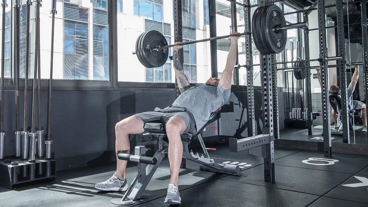 Decline bench press alternatives (Image via Getty Images)