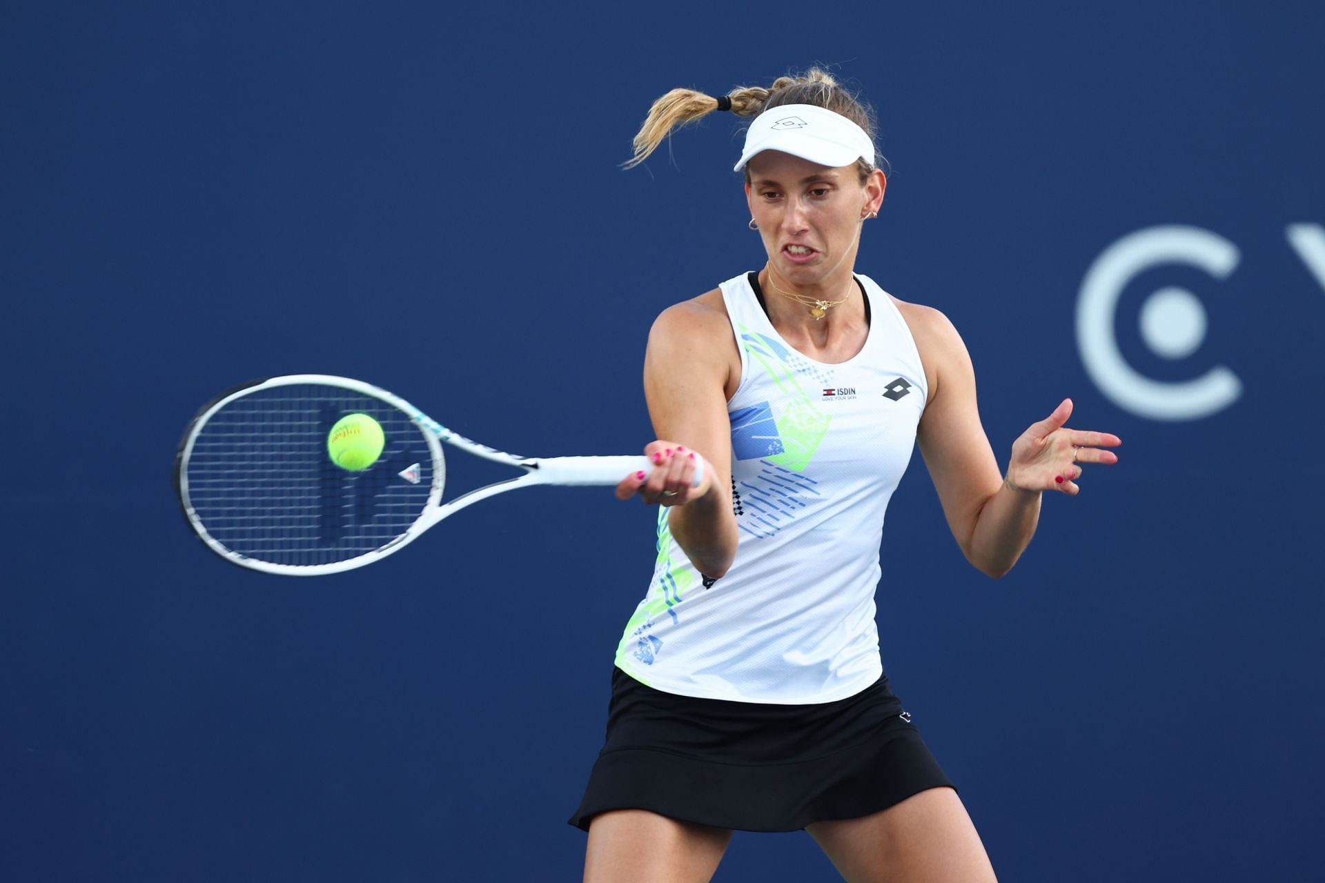 Elise Mertens at the 2023 San Diego Open.