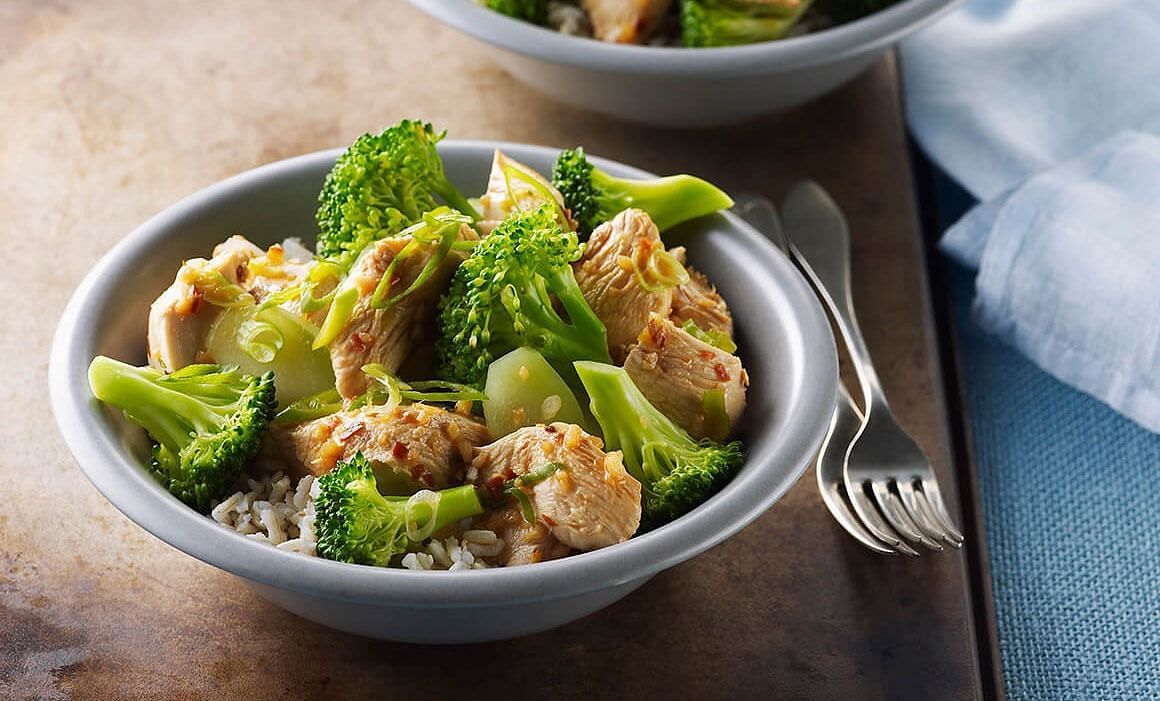 Chicken and broccoli (Image via Getty Images)