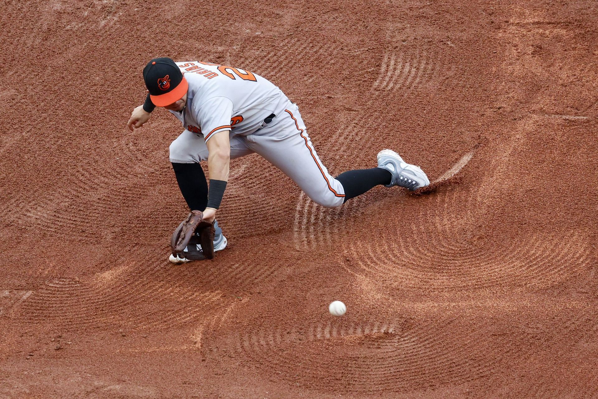 Urías wins Gold Glove at 3rd base, 1st Oriole to win since Machado