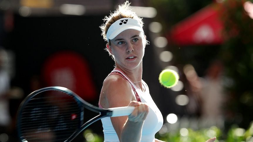 Linda Noskova hits a forehand at the 2023 Adelaide International