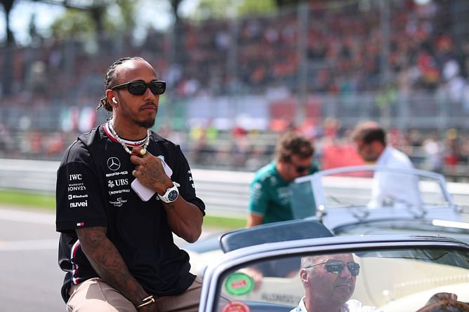 Disappointed Lewis Hamilton cheerleading for a George Russell win at the 2023 F1 Singapore GP