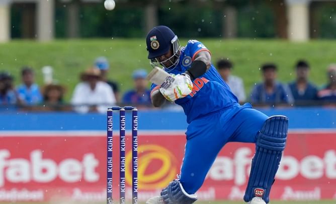"Find out how to bat between the 25th and the 40th over" - Sanjay Bangar shares advice for struggling Suryakumar Yadav