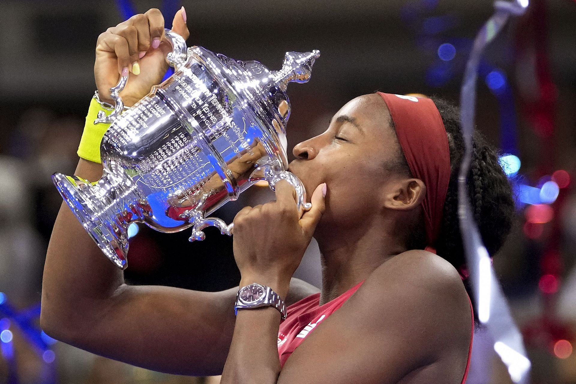 Coco Gauff with the 2023 US Open trophy