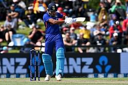 "You shouldn't say anything to the small kids in the house" - Aakash Chopra wants Shreyas Iyer to replace Virat Kohli in India's XI vs Bangladesh