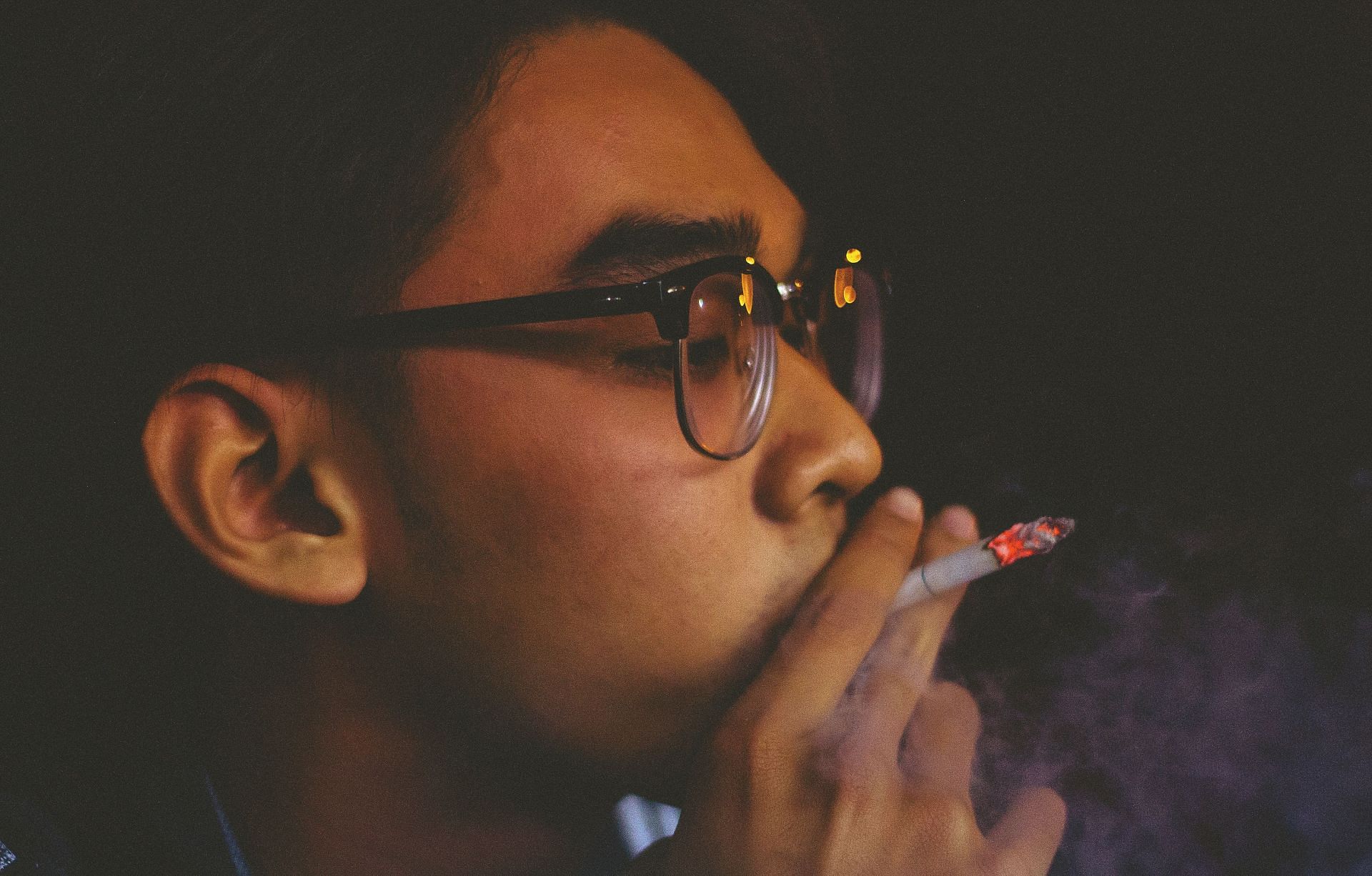 Nicotine is harmful for brain. (Image via Unsplash/ Bin Thieu)