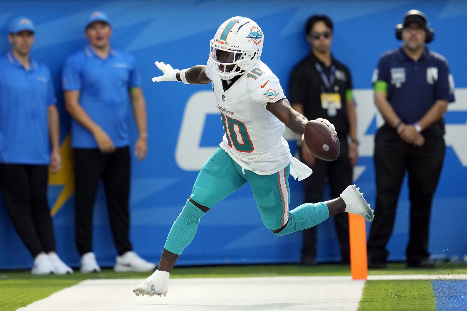 Broncos vs. Dolphins Spread Pick, Player Props & Best Bets: Sunday, 9/24 -  Sports Illustrated Miami Dolphins News, Analysis and More
