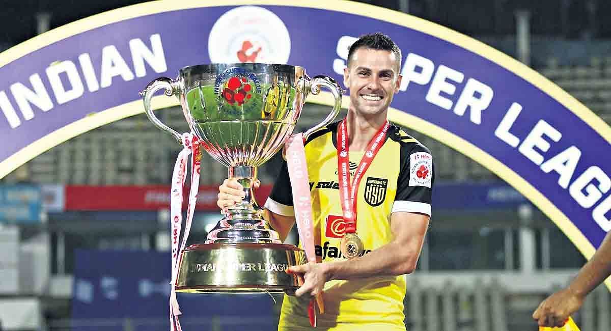 Joel Chianese with the ISL trophy that Hyderabad FC won in 2021-22 (Credits: Telangana Today)