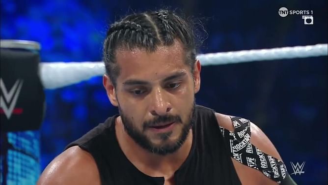 Santos Escobar sends heartfelt message after losing a title match to WWE Hall of Famer on SmackDown