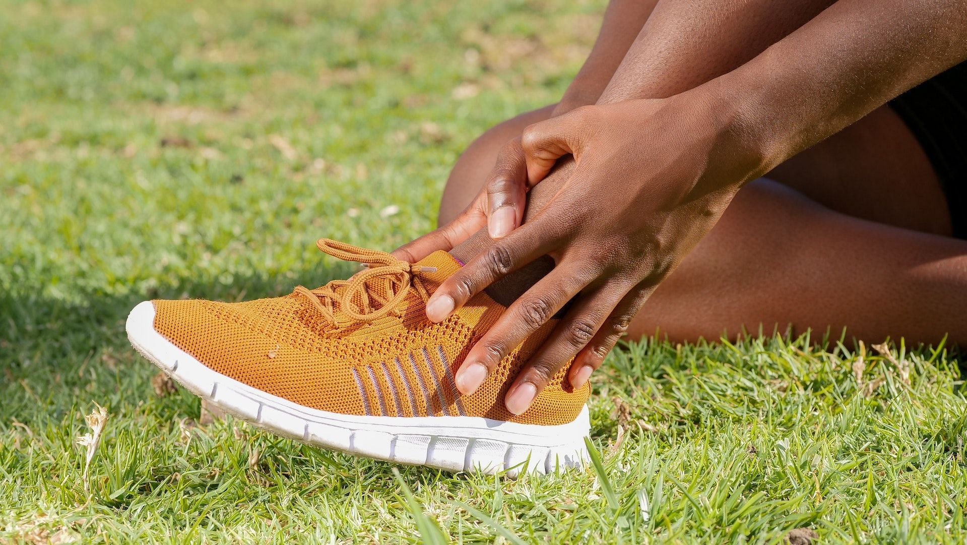 Ankle circles are the best sprained ankle workouts. (Photo via Pexels/Kindel Media)