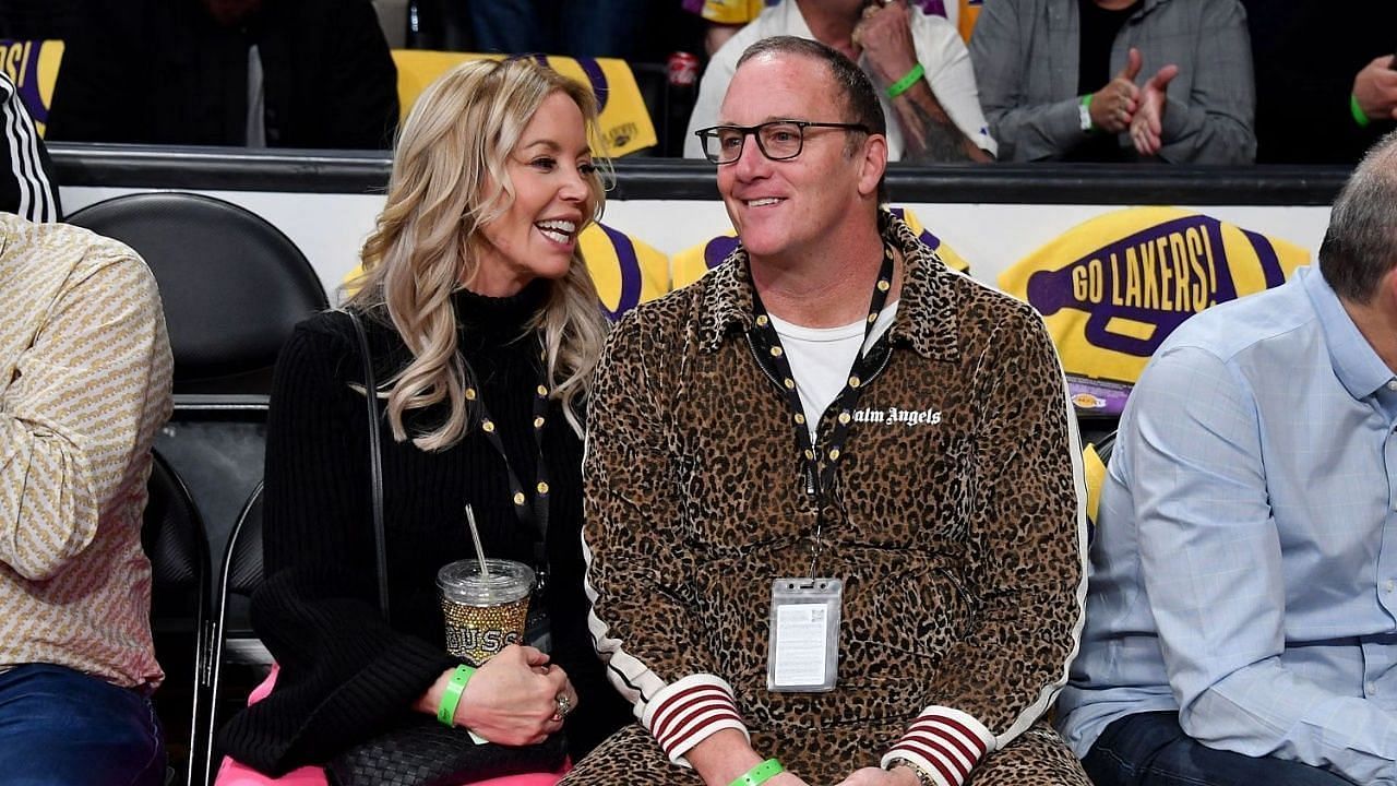 Jeanie Buss (left) and Jay Mohr