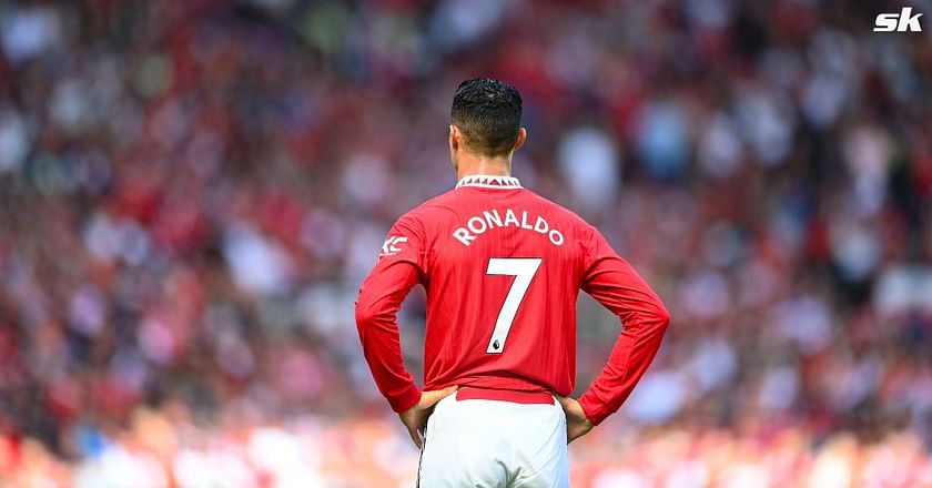 Ronaldo handed Arsenal shirt BEFORE Man Utd move - Sport360 News