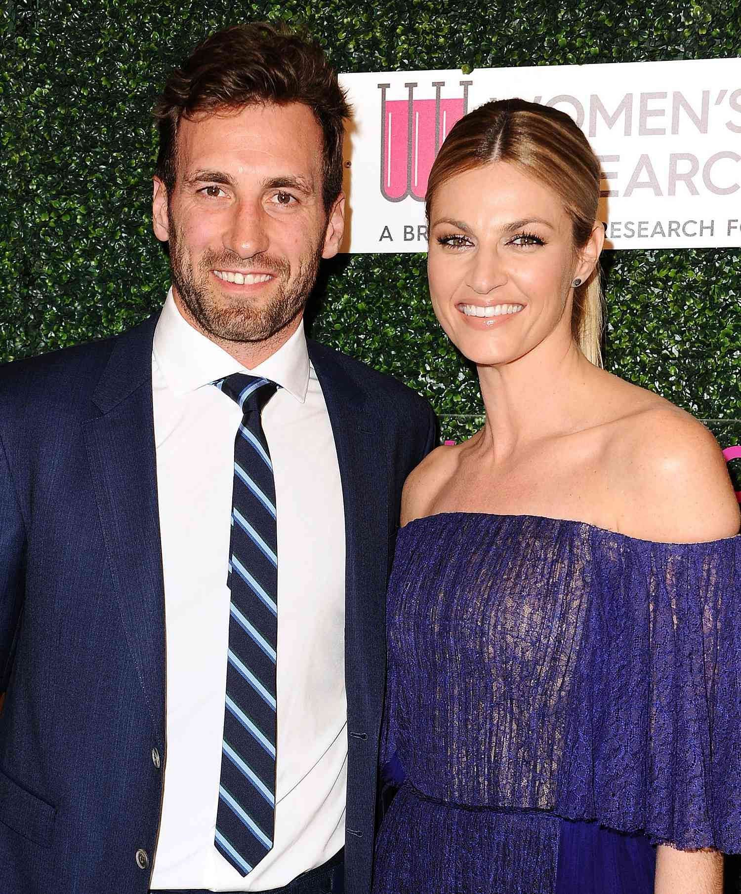 Erin Andrews (R) and Jarret Stoll (l)