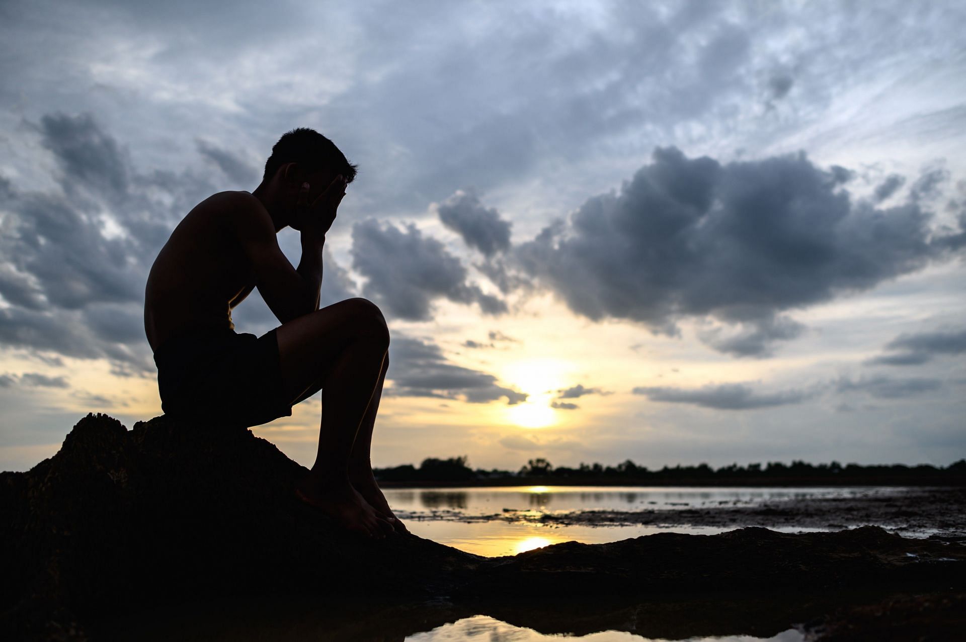 Depression is a common symptom of the crisis that you may experience (Image via Freepik/ Jcomp)