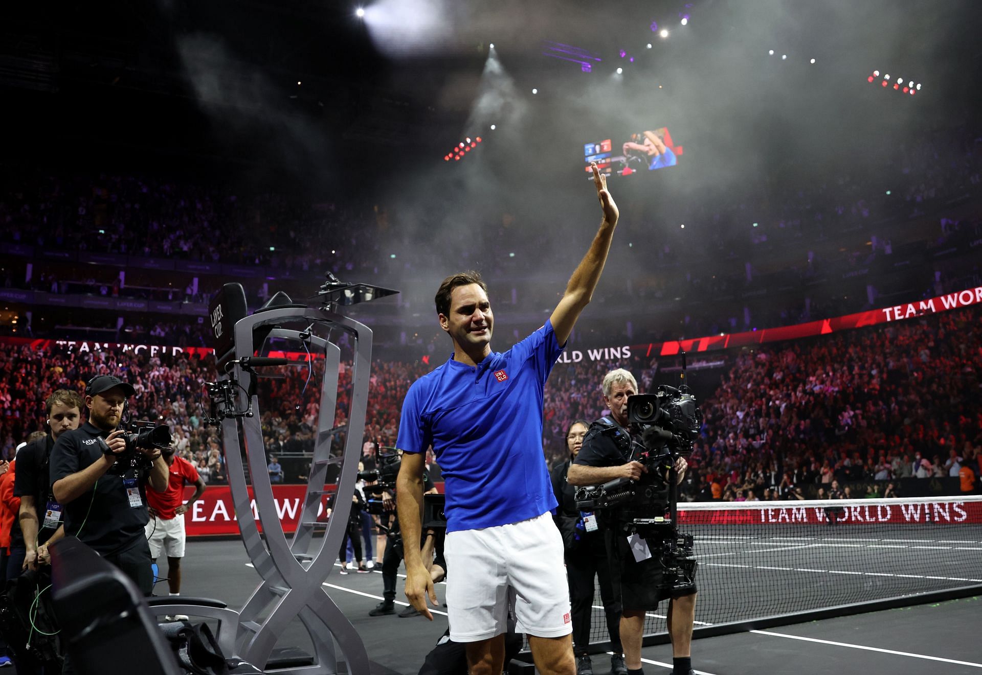 Roger Federer bidding his fans a final goodbye at the 2022 Laver Cup 