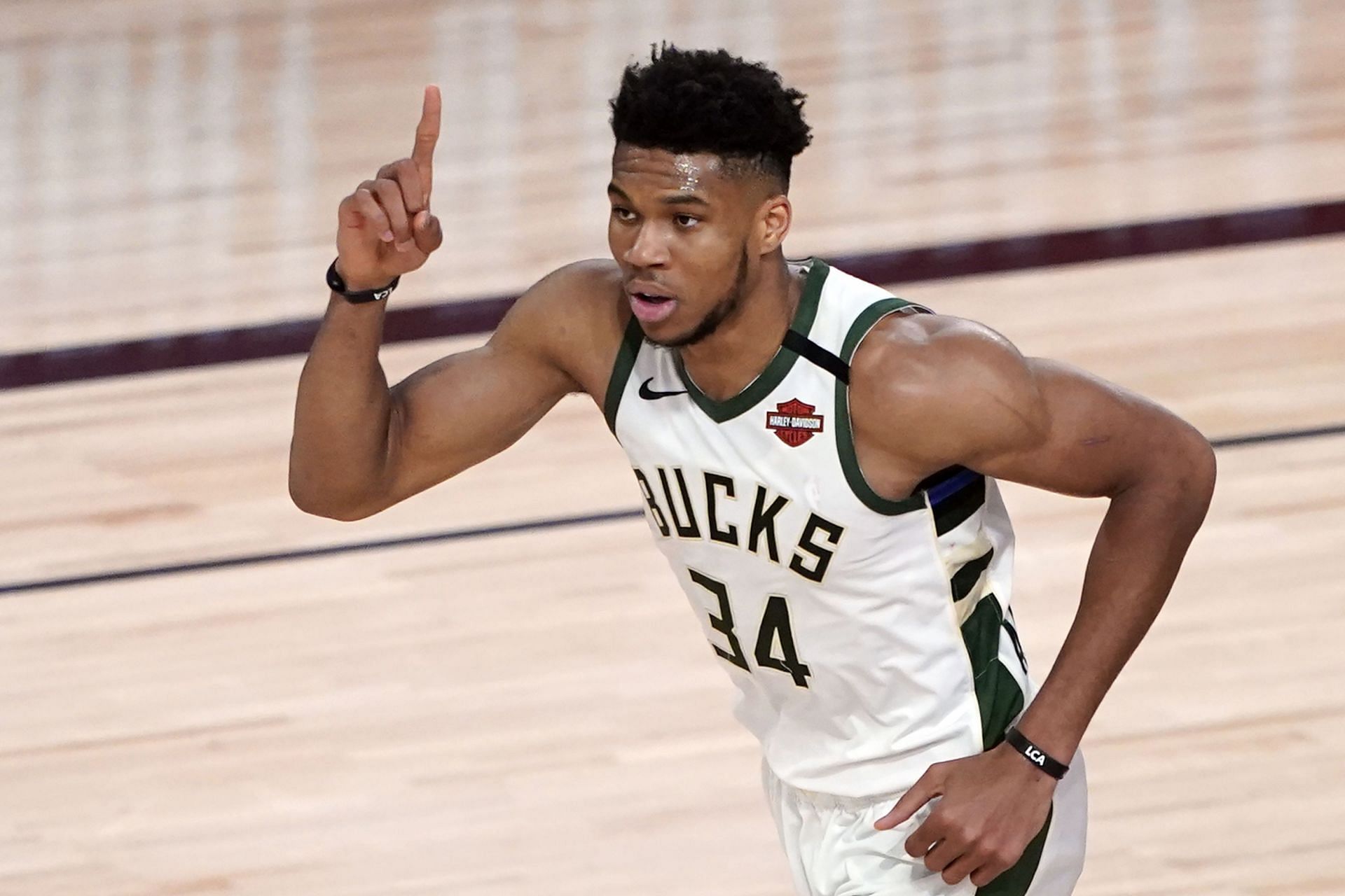 Giannis Antetokounmpo Locks down Goldstein and Younger brother