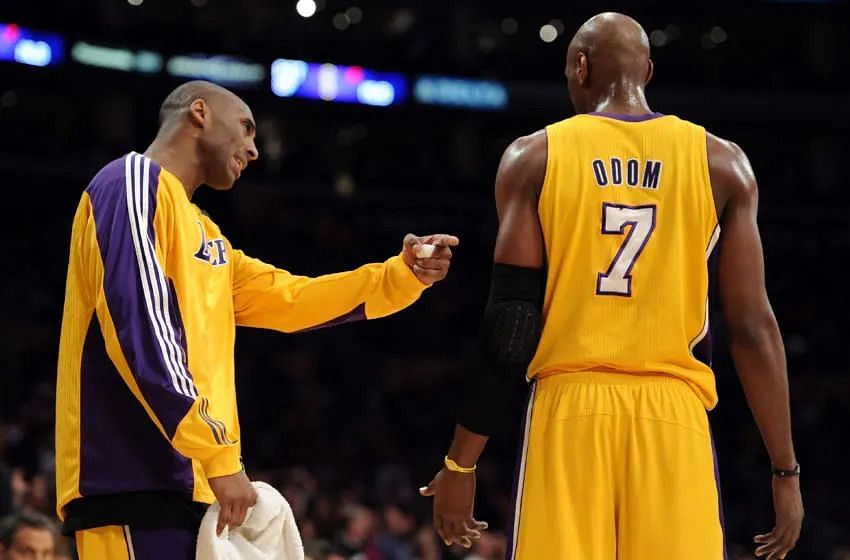 Lamar Odom speaking with Kobe Bryant during a Lakers game (Photo by Harry How/Getty Images)