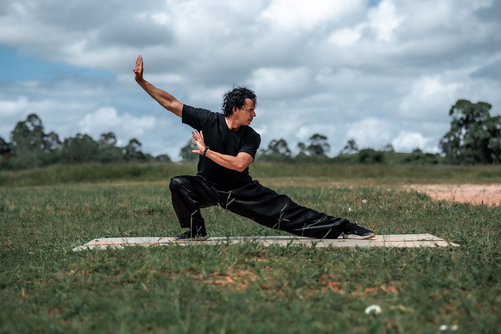 Tai chi eases physical and mental symptoms of fibromyalgia. (Photo via Pexels/Hebert Santos)